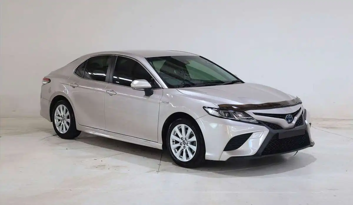 Photo Retouching – Toyota Camry Hybrid